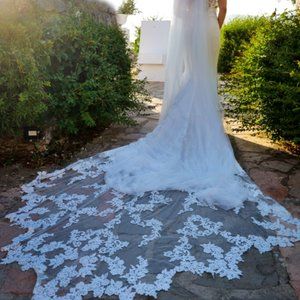 Larissa by Enzoani Wedding Dress SIZE 0